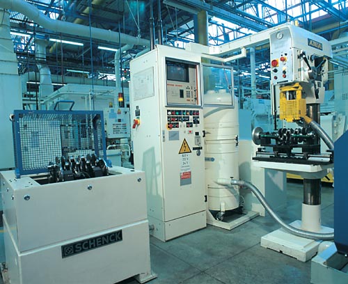 Balancing Machine for Crankshafts: 300 EBTK, 310 EBTK